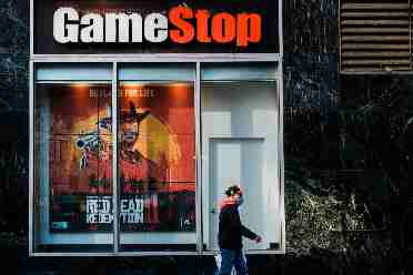 宣布更多裁员  全球最大游戏零售商GameStop股价暴跌